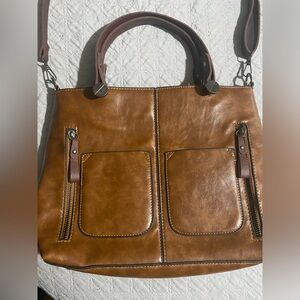 No brand name on this purse…